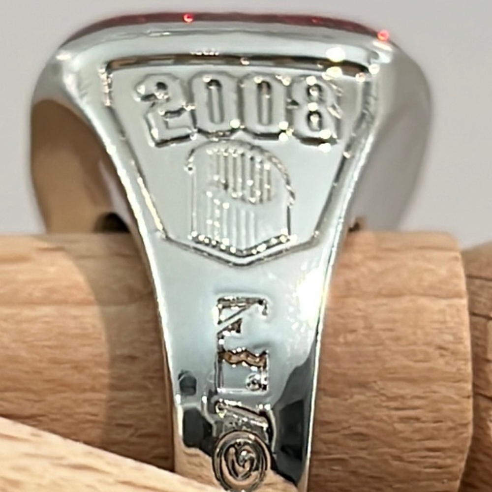 Philadelphia Phillies Commemorative 2008 World Series Champions Ring - Picture 4 of 11